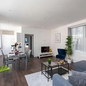 https://homely-central-london-liverpool-street-apartments.cambridgehotelsuk.com