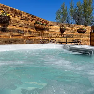 https://applegrove-country-park-with-private-hot-tubs-available.yorkshirehotels.net