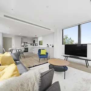 https://executive-apts-in-bermondsey-and-townhouse-by-city-stay-london.cambridgehotelsuk.com