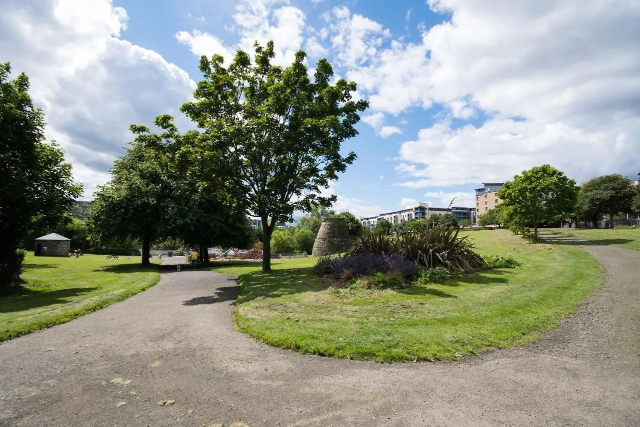 Lochend Serviced Apartments EDI 0*,